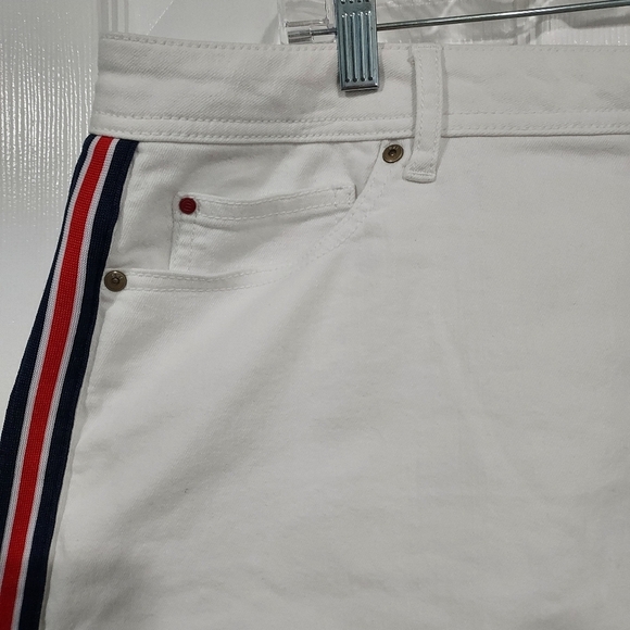 EV1 Authentic Alex Relaxed Vintage White Denim w/ Trim Mini Skirt in Size 18 - Picture 2 of 11